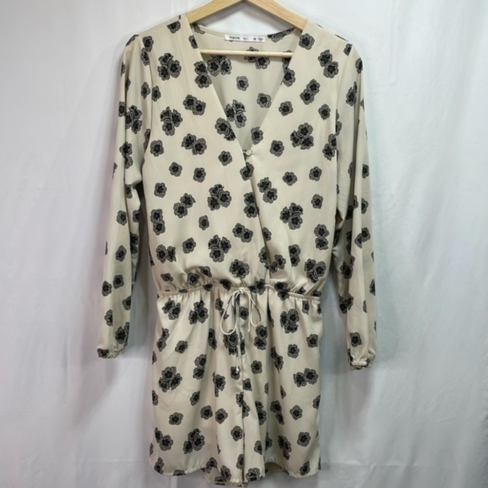 🌮 Fraiche by J gray cream and black, long sleeve shorts romper